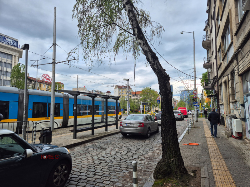 Дава под Наем МАГАЗИН в град София, Център - 19 кв.м / 400 € » 782.33 лв., КИЕС